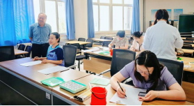 执笔绘心展风采 翰墨丹青润医心——新葡亰8883ent工会举办书画兴趣小组活动